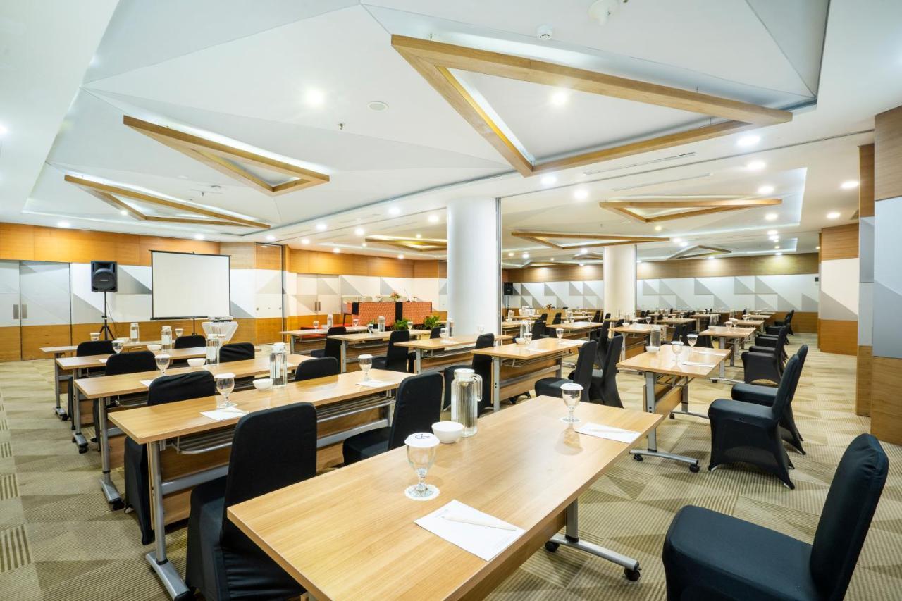 Hotel Golden Tulip Pontianak Exterior foto