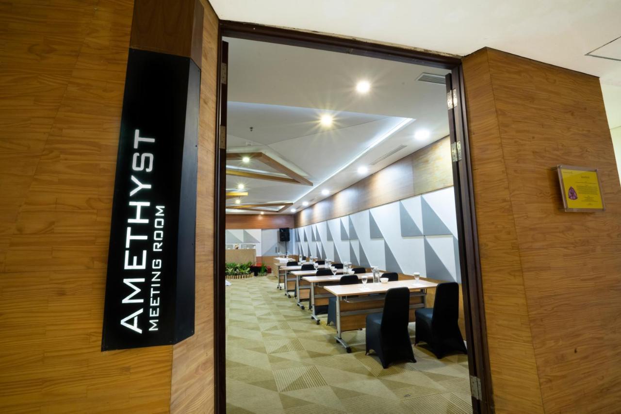Hotel Golden Tulip Pontianak Exterior foto