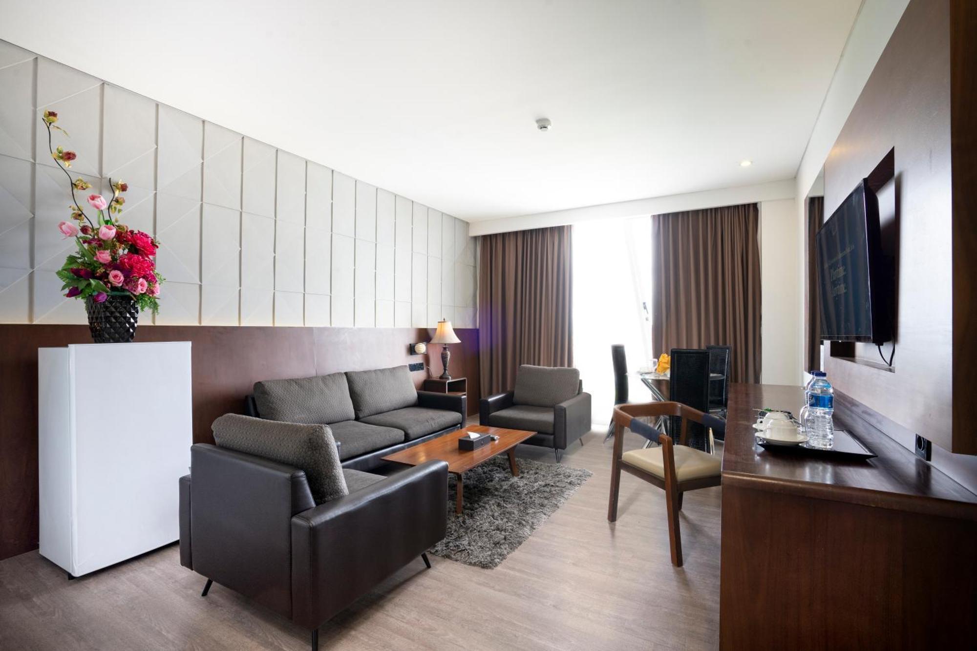Hotel Golden Tulip Pontianak Exterior foto